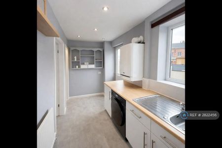2 bedroom semi-detached house to rent - Photo 5