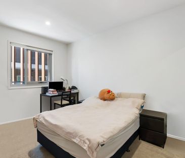 Stylish, Light-Filled Living in a Prime Box Hill North Location - Photo 2