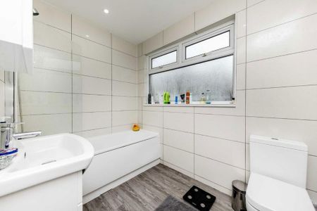 4 bedroom terraced house to rent - Photo 4