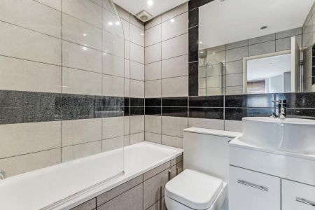 1 Bedroom Apartment To Let - Photo 5