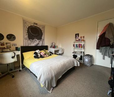 4 bedroom semi-detached house to rent - Photo 2