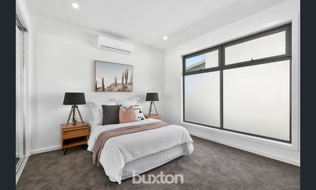 Modern Townhouse in heart of Mentone - Photo 2