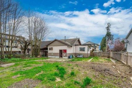Rustic Home in Downtown Chilliwack - Photo 4