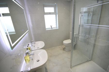 1 bedroom in a house share to rent - Photo 3