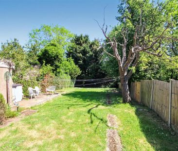 4 bedroom semi-detached house to rent - Photo 6