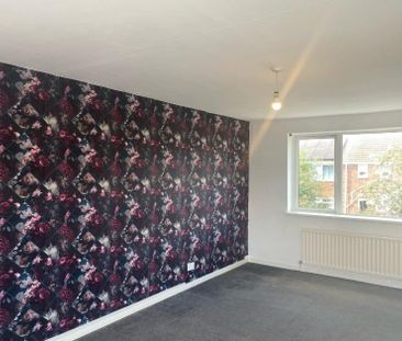 2 bedroom end of terrace house to rent - Photo 4