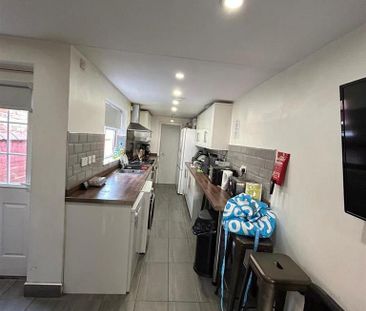 1 bedroom in a house share to rent - Photo 5