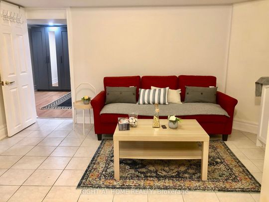 For Lease - 289 Laurentian Avenue Unit# Basement, Mississauga, Ontario - Photo 1