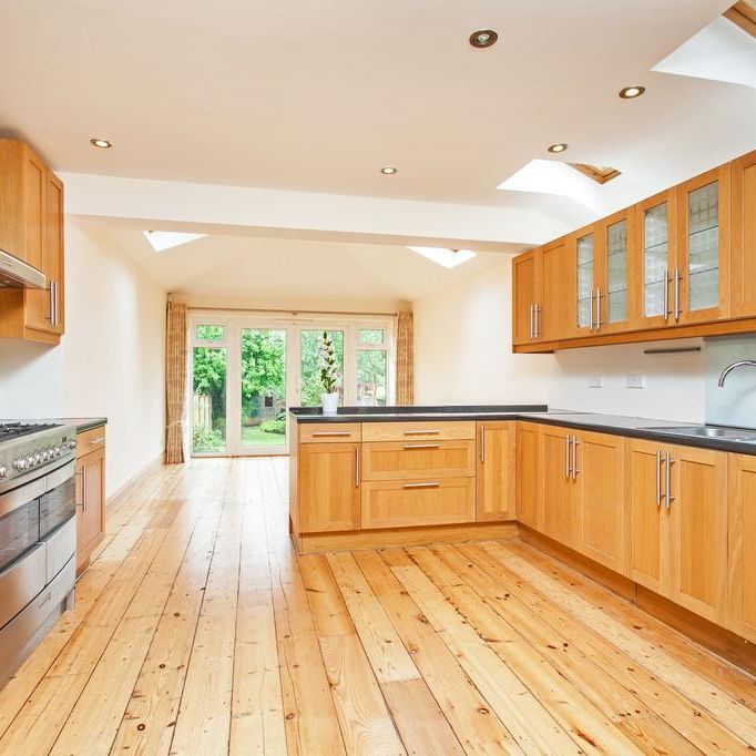 4 bedroom semi-detached house to rent - Photo 1