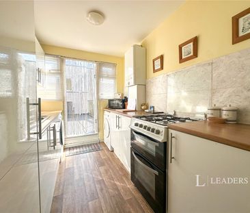 1 bedroom property to rent North Cross Street, Gosport, Hampshire, ... - Photo 2
