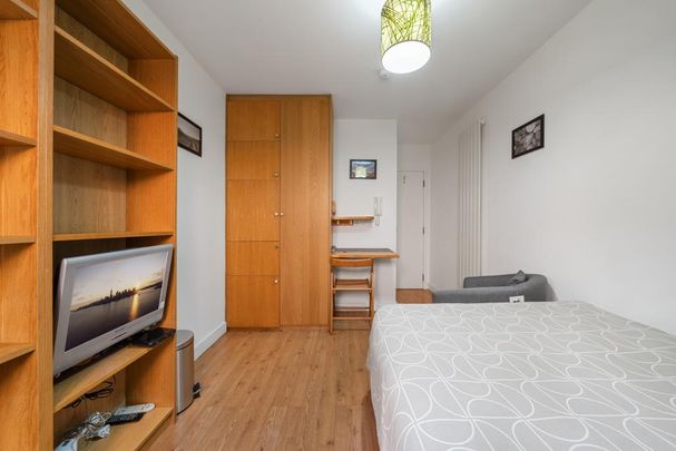 Flat 04 Finchley Road, Hampstead NW3 7AJ - Photo 1