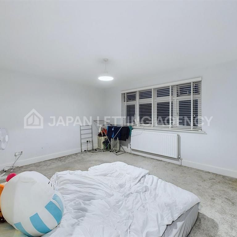 4 bedroom semi-detached bungalow to rent - Photo 1