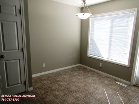 GREAT 2 BED, 2.5 BATH, 2 STOREY TOWNHOUSE, W/ FINISHED BSMT & ATTACHED SINGLE GARAGE IN THE COMMUNITY OF COPPERFIELD - Photo 2