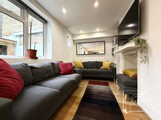 1 bedroom in a house share to rent - Photo 1