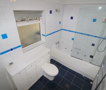 1 bedroom Ground floor flat to rent - Photo 5