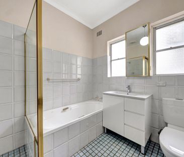 Well presented home in great location - Photo 4