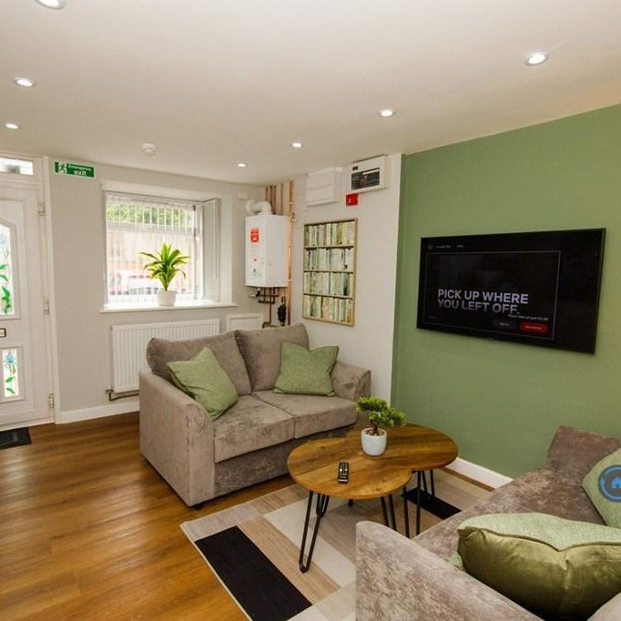 1 bedroom in a house share to rent - Photo 1