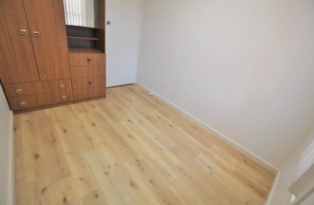 TERRIFIC TOWNHOUSE - 4x1 Renovated + Low Maintenance Yard - Photo 4