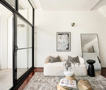 Urban oasis in chic warehouse conversion - Photo 2