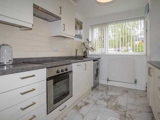 2 bedroom ground flat to let - Photo 1