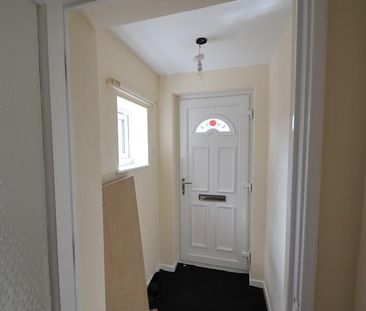 2 bedroom semi-detached house to rent - Photo 6