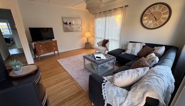 FULLY FURNISHED & SELF CONTAINED Central home - Photo 1