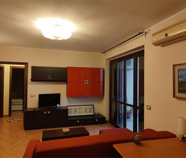 Aci trezza 3 vani arredato con garage - Photo 3