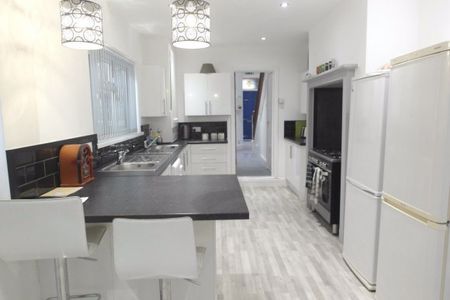 7 Bed - Desmond Avenue, Hull - Photo 5