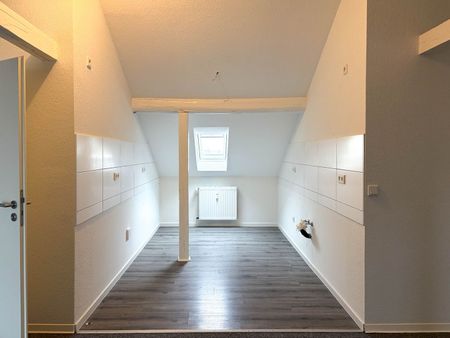 Außergewöhnlich Wohnen unterm Dach: Mietwohnung mit vier Zimmern in zentraler Lage von Gevelsberg - Photo 3