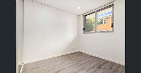 Courtyard apartment with direct street entry - Photo 5