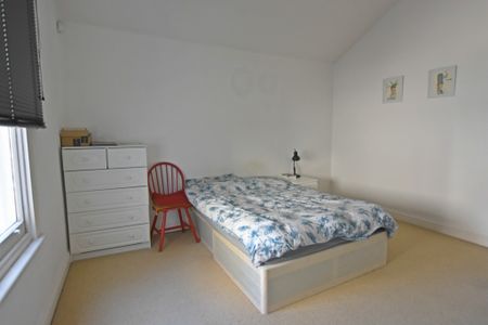 2 Bedroom Flat - Photo 2