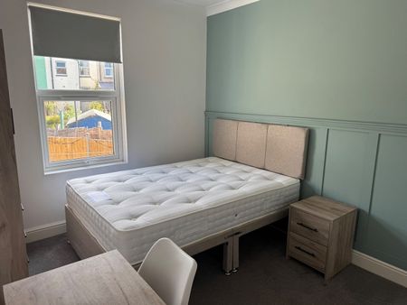 7 Bed Semi-Detached House, Snowdon Road, BS16 - Photo 2