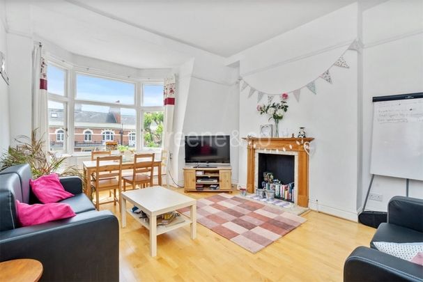 3 bedroom flat to rent - Photo 1