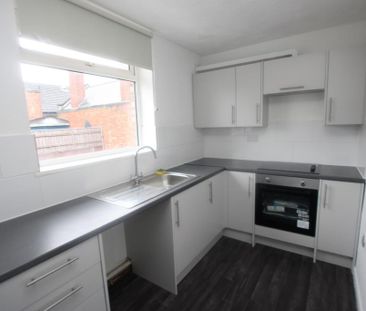 2 bedroom terraced house to rent - Photo 4