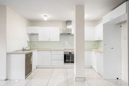 Contemporary Warehouse-Style Living in a Boutique Building - Photo 4