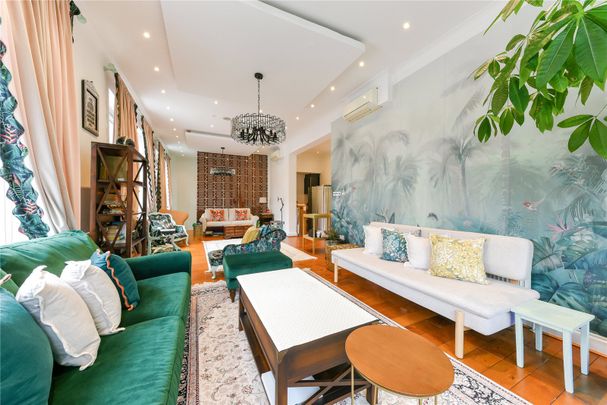 A Spacious Seven Bedroom House on Gloucester Square - Photo 1