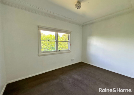 Charming Cottage - Photo 3