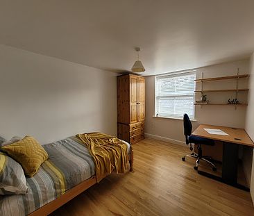 Room 6 Available, 12 Bedroom House, Willowbank Mews – Student Accommodation Coventry - Photo 1