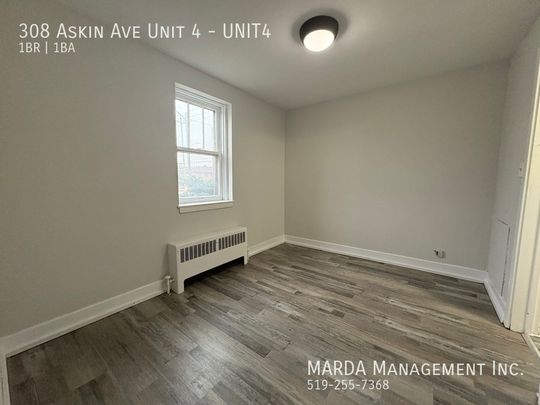 NEWLY RENOVATED 1-BEDROOM/1BATH APARTMENT + HYDRO - Photo 1