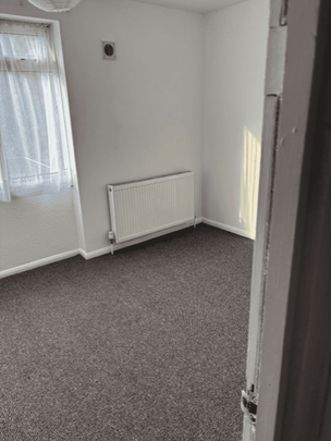 Abbots Park, St. Albans, AL1 - Photo 1