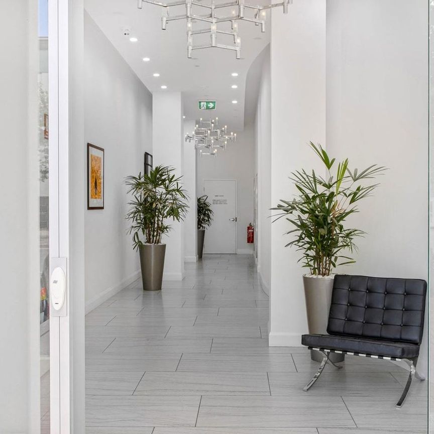 For Lease – Stylish Two-Bedroom Apartment in the Heart of the City - Photo 1