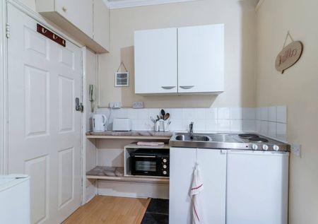Studio Flat, Stanley Gardens, NW2 - Photo 3