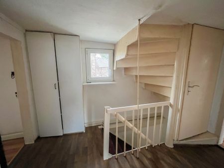 Solides, unterkellertes Einfamilienhaus mit optionalem Stellplatz zur Miete! - Photo 2