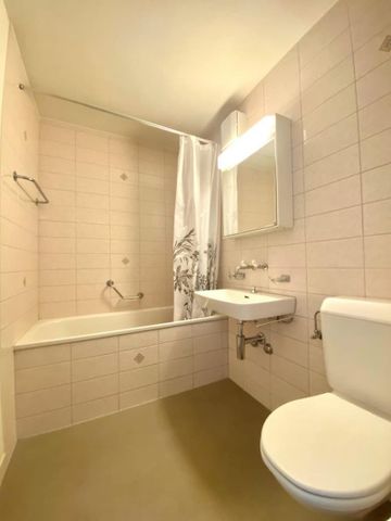 "Grossräumige, helle Wohnung mit Balkon und herrlicher Aussicht" - Photo 5