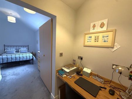 3 bedroom mews to rent - Photo 5