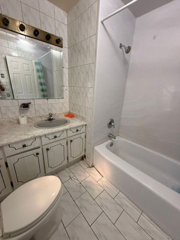 For Lease - 166 Kulpin Avenue Unit# Main floor, Bradford West Gwillimbury, Ontario - Photo 5