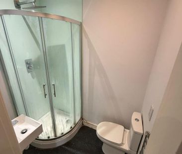 1 bedroom in a house share to rent - Photo 4