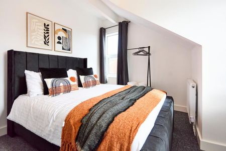 4 bedroom flat to rent - Photo 2