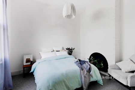 3 Bed, 2 Bath - Photo 4