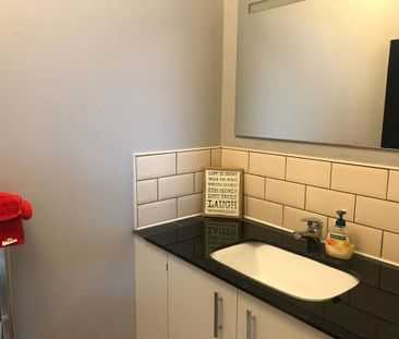 1 bedroom in a house share to rent - Photo 6